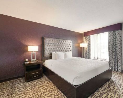 Clarion Inn & Suites Across From Universal Orlando Resort Hotel-0