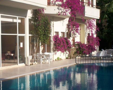 The S Apart & Suit Hotel