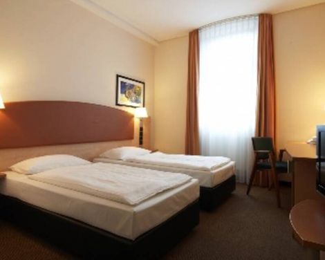 IntercityHotel Berlin Ostbahnhof-3