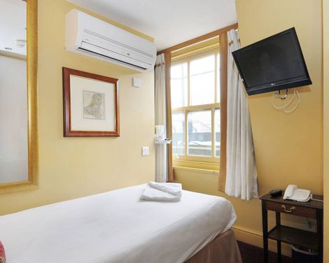 The Castleton Hotel-1