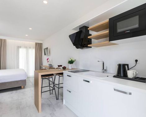 V Luxury Suites