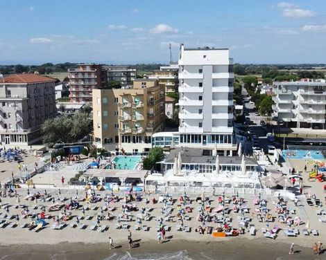 Club Hotel Bikini & Tropicana
