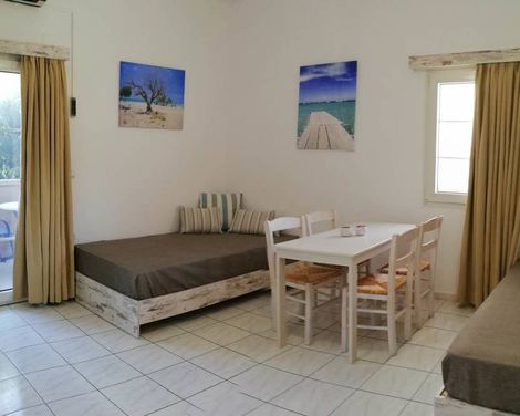 Evina Rooms & Suites