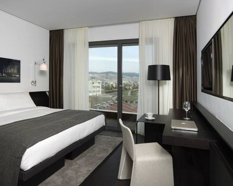 The Met Hotel