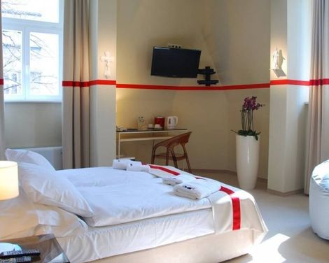 Home Hotel-2
