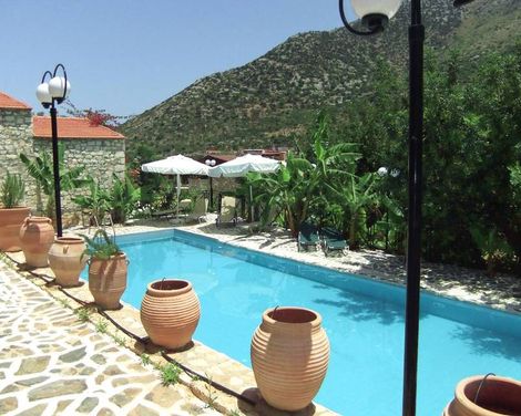 Stone Village Petrino Horio