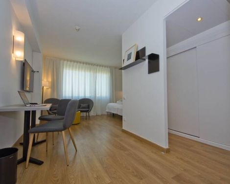 Aparthotel Atenea Vallès