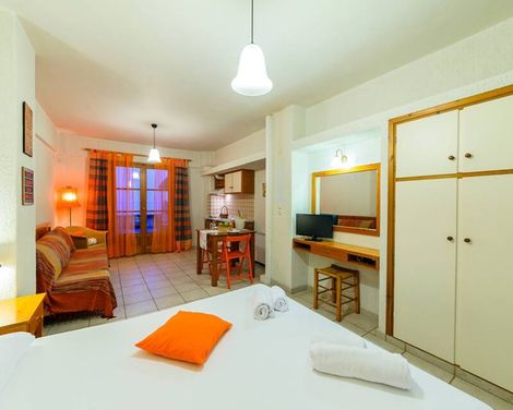Grekis Beach Hotel and Apartments