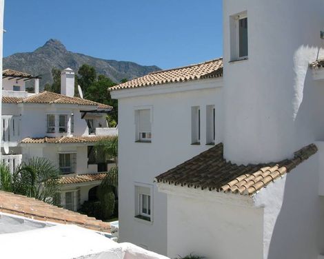 Apartamentos Serinamar Naranjos de Marbella-3