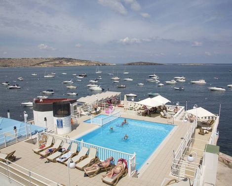 Gillieru Harbour Hotel