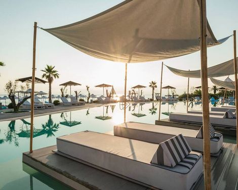 Blue Carpet Luxury Suites