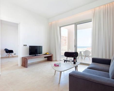 Amphora Hotel & Suites