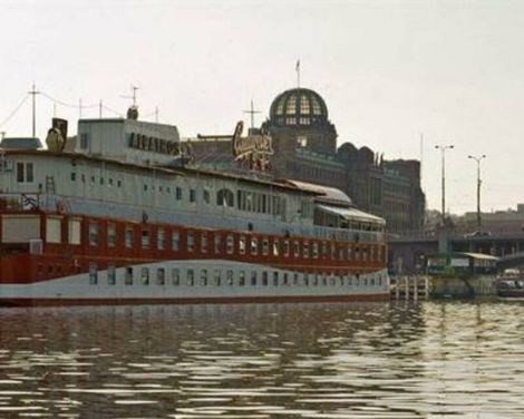 Botel Albatros -2