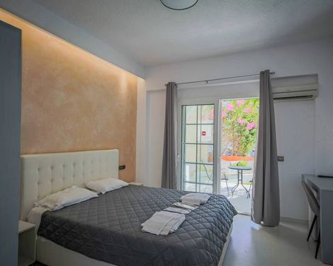 Paradise Hotel