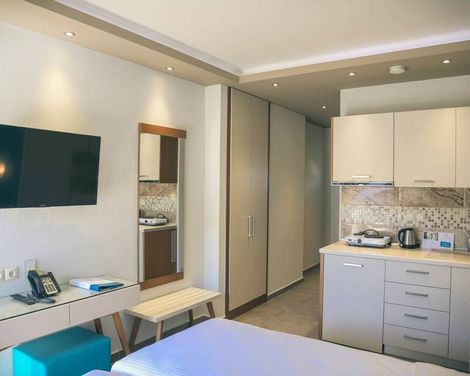 Royal Hotel and Suites