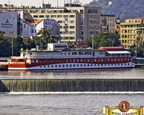 Botel Albatros -1