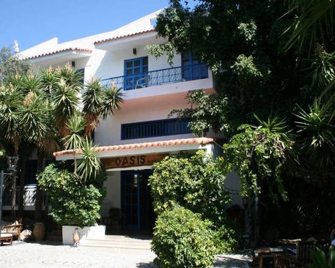 Oasis Hotel & Bungalows-3