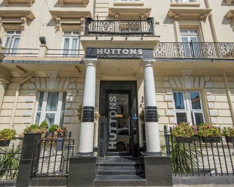 OYO Huttons Hotel