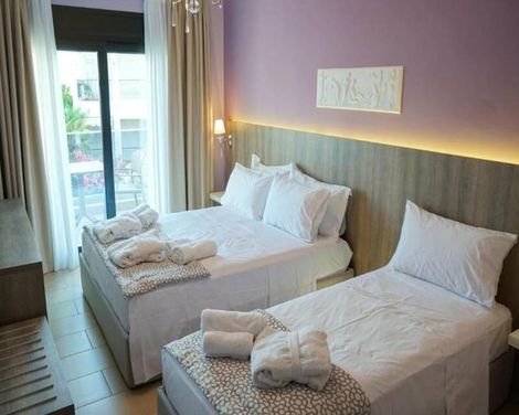Agnes Deluxe Hotel