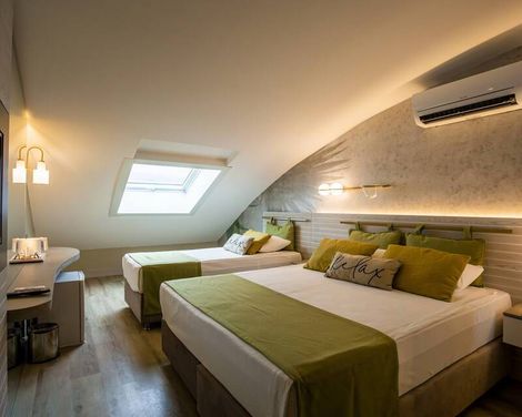 Side Square Hotel
