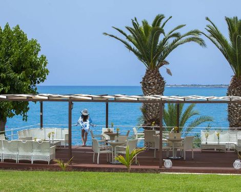 Queen's Bay Hotel