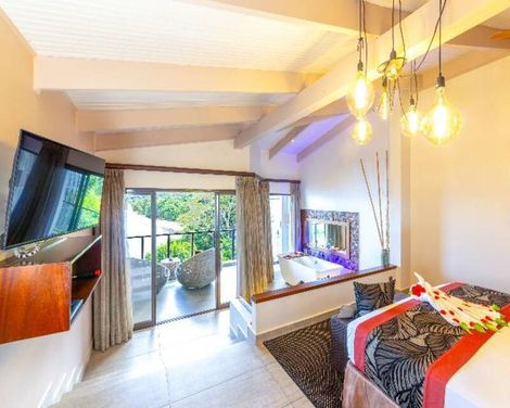 Coco de Mer Hotel & Black Parrot Suites