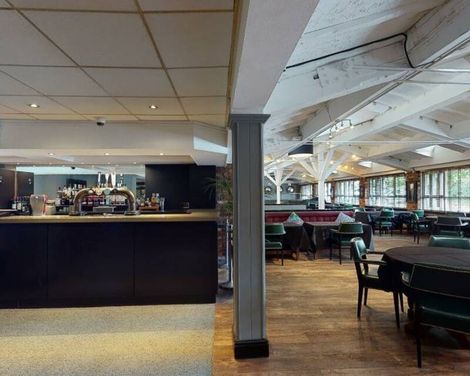 Village Hotel Hyde