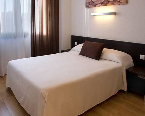 Aparthotel Compostela Suites-2