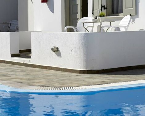 Nissos Thira Hotel