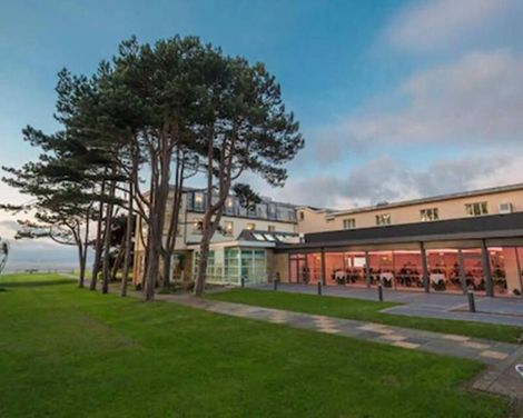 Marine Hotel
