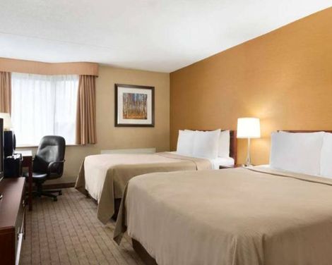 Travelodge by Wyndham Toronto East-2