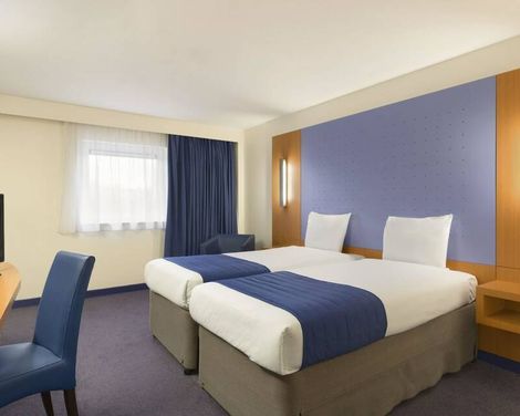 Ramada by Wyndham London North M1-0