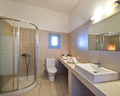 Apanemo Hotel And Suites